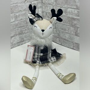 Cupcakes and Cashmere Plush Reindeer Plush Christmas Stuffed Animal Sitting NWT
